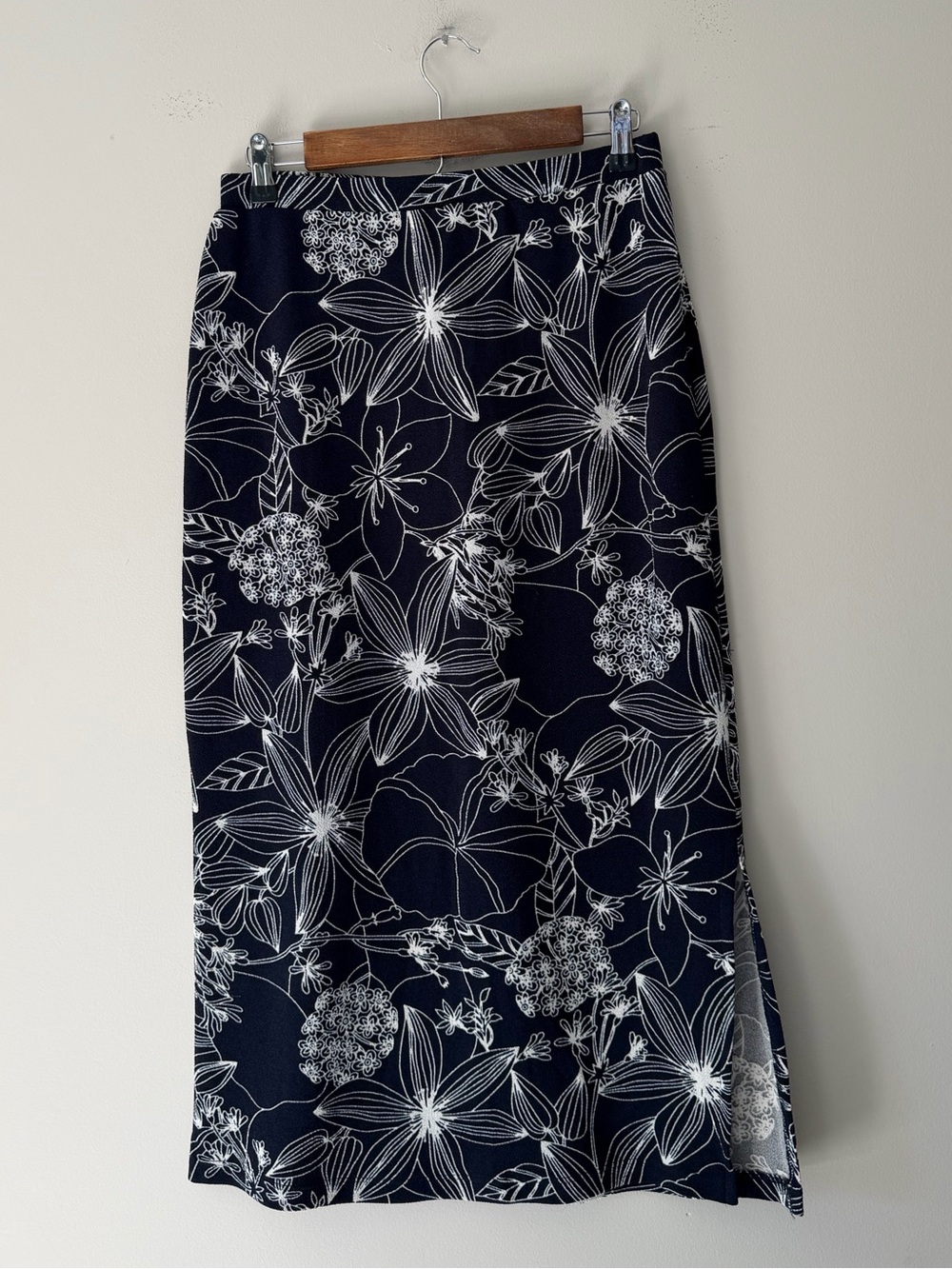 Impressions Vintage Navy and White Floral Midi Skirt With Side Split Size Medium